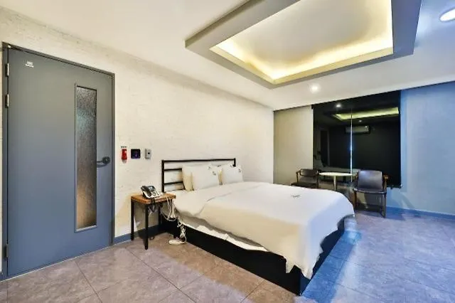Deokcheon Au Motel