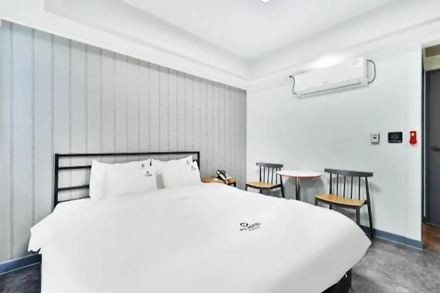 Deokcheon Au Motel *
